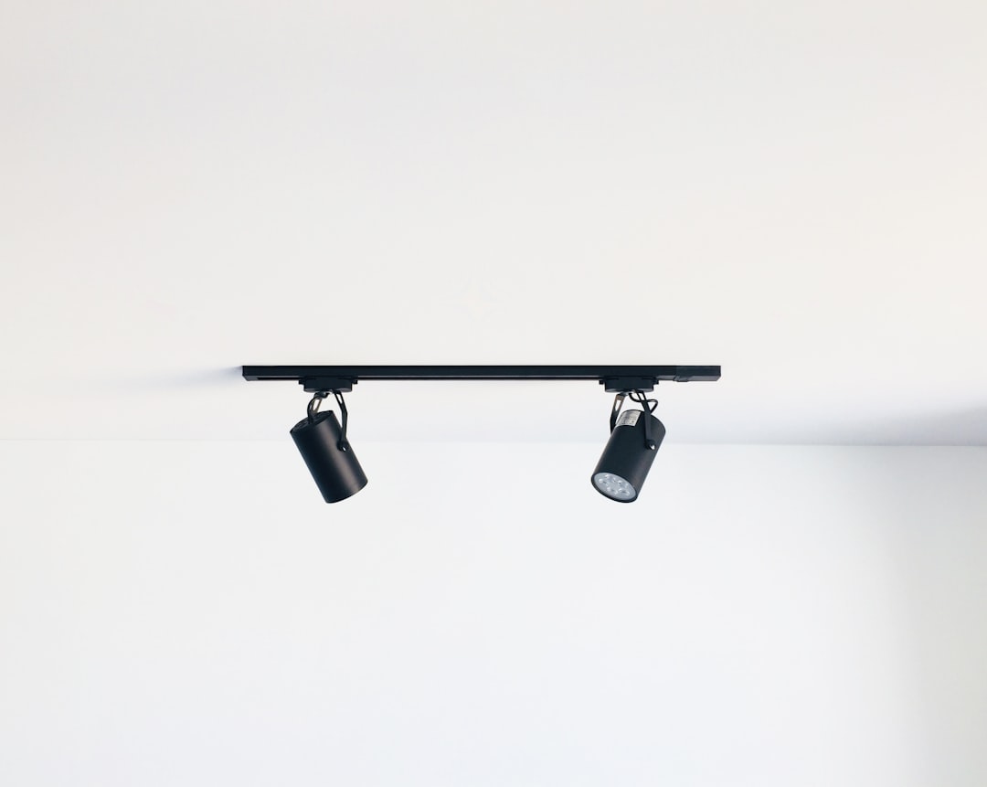 Плюсы трековых светильников