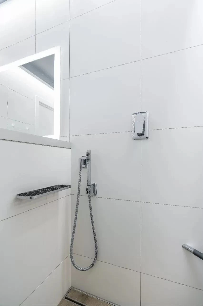 ДИЗАЙН-ПРОЕКТ ВАННОЙ В СВЕТЛЫХ ОТТЕНКАХ