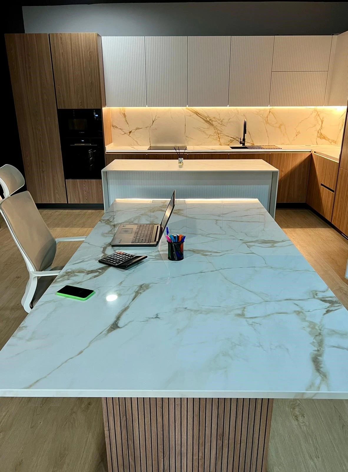 ШОУРУМ МЕБЕЛИ В ИСПАНИИ