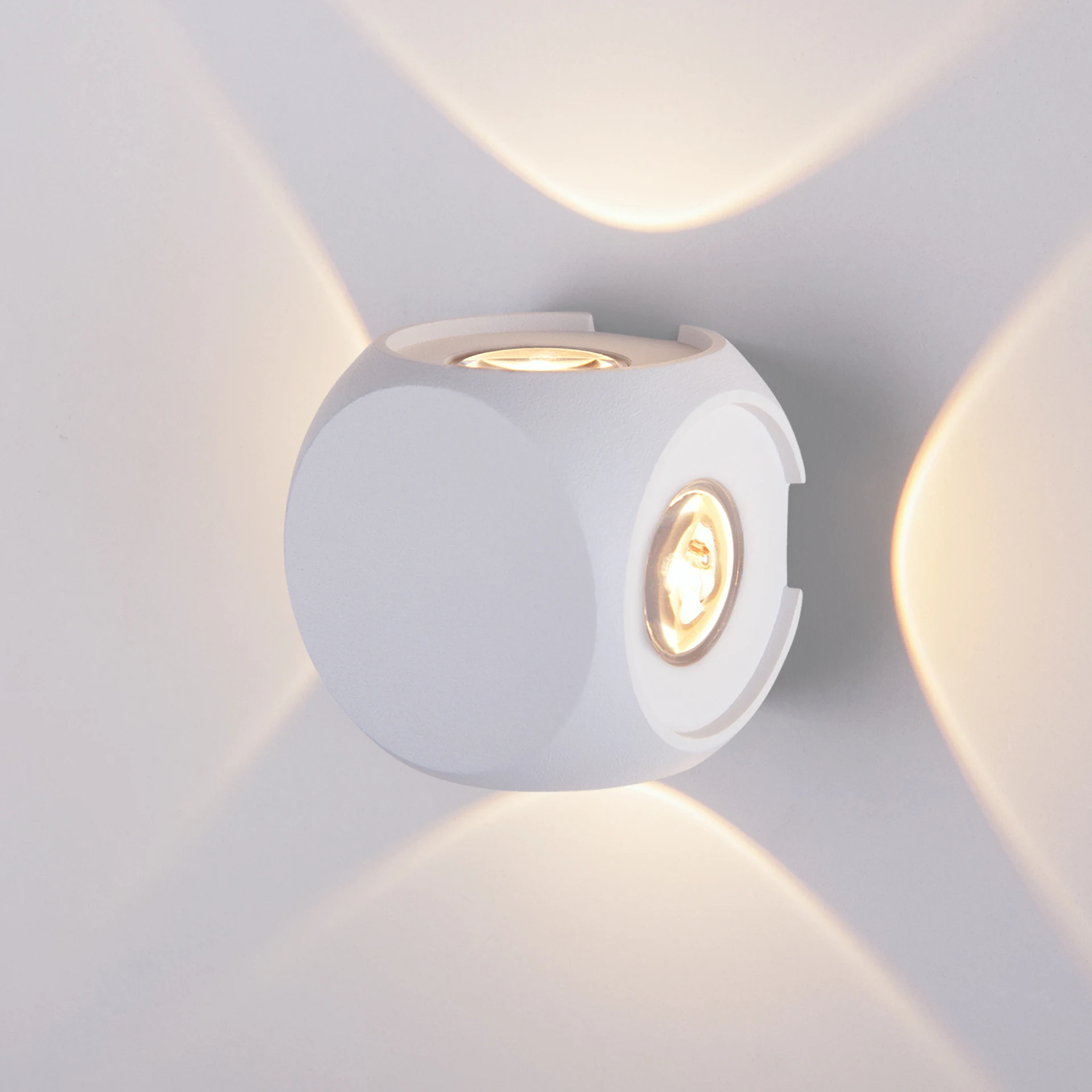 Уличный настенный светильник Elektrostandard Сube 1504 TECHNO LED CUBE белый