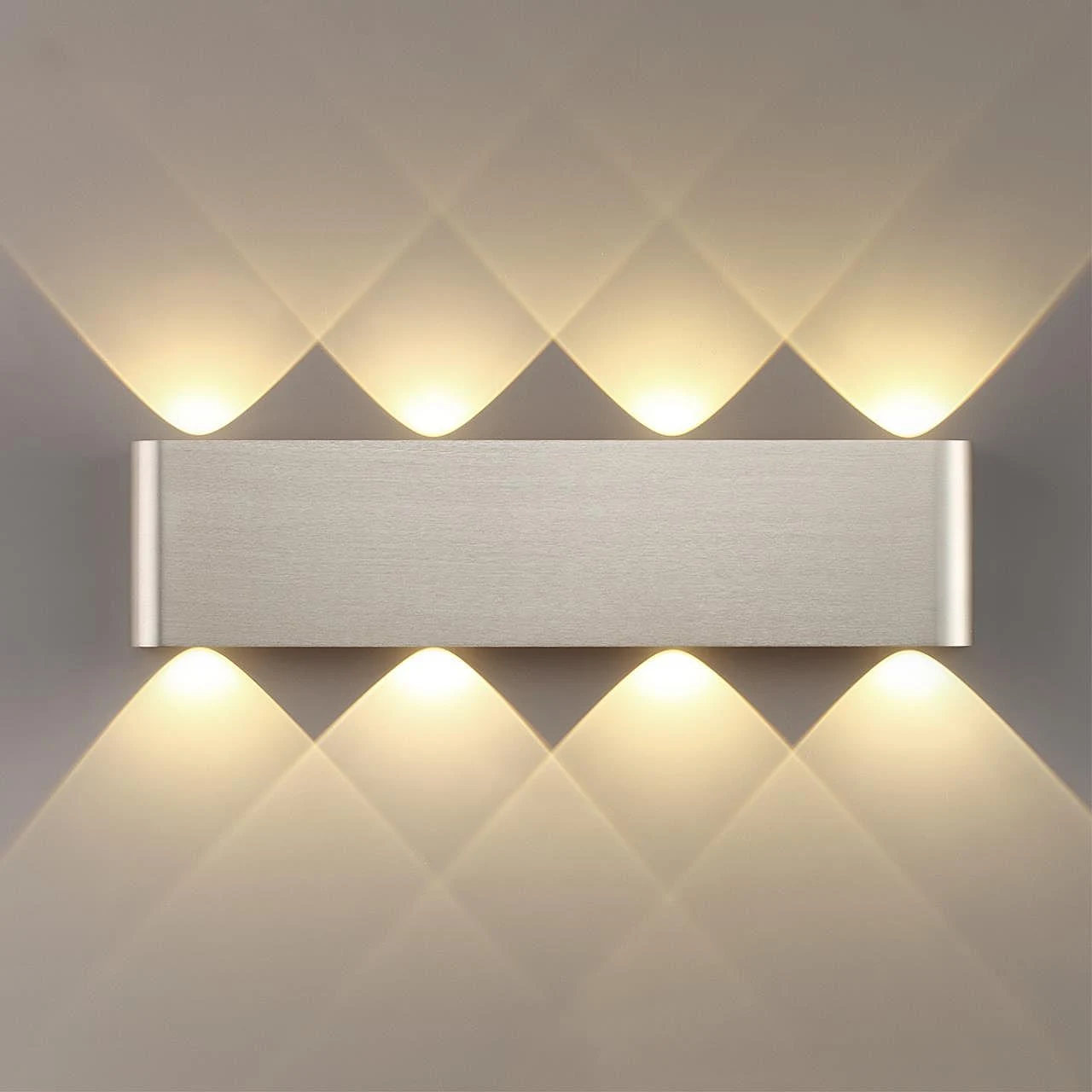 Настенный светильник Odeon Light Magnum 7106/8WL