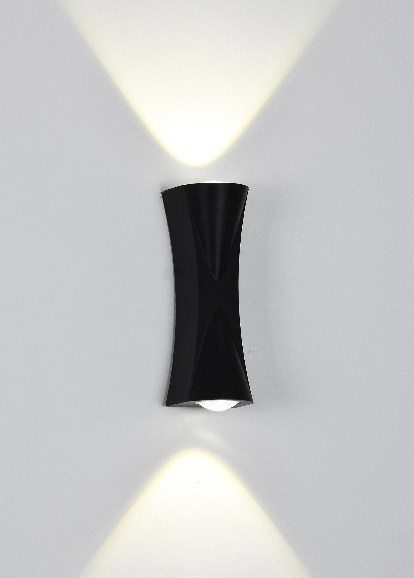 Настенный светильник Arte Lamp Lesath A6027AP-10BK